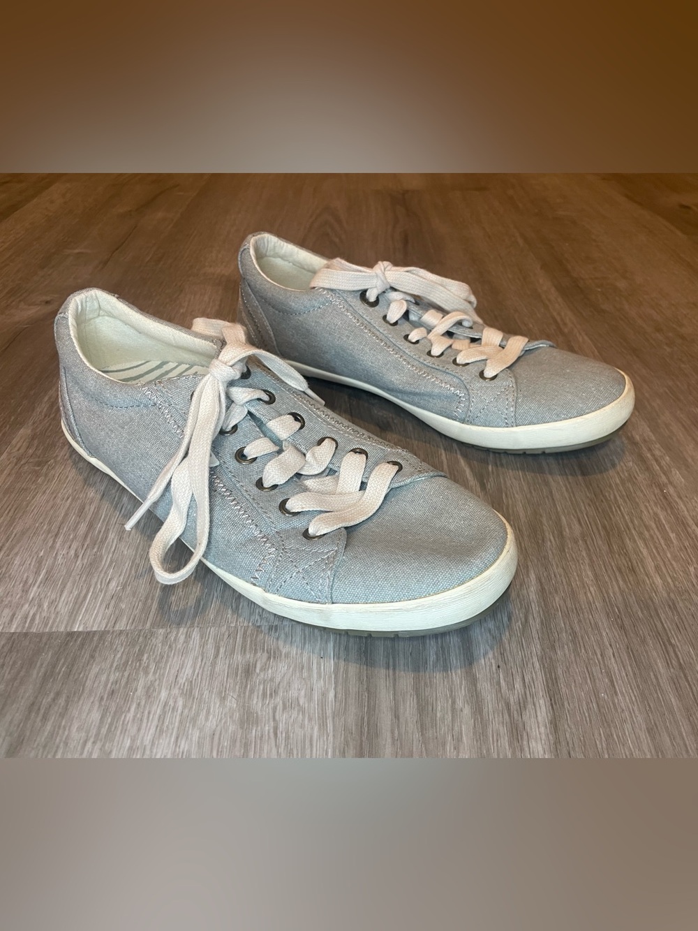 Täōs Casual Women's Light Gray Canvas Lace-Up Sneakers